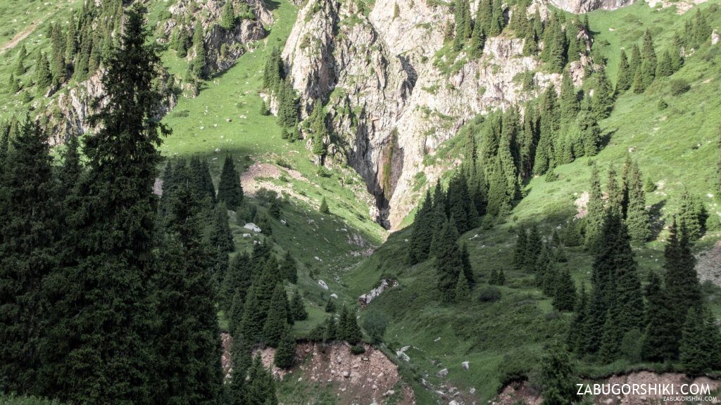 Day Hiking Tour to the Black Waterfall (Tuyuksu) from Almaty