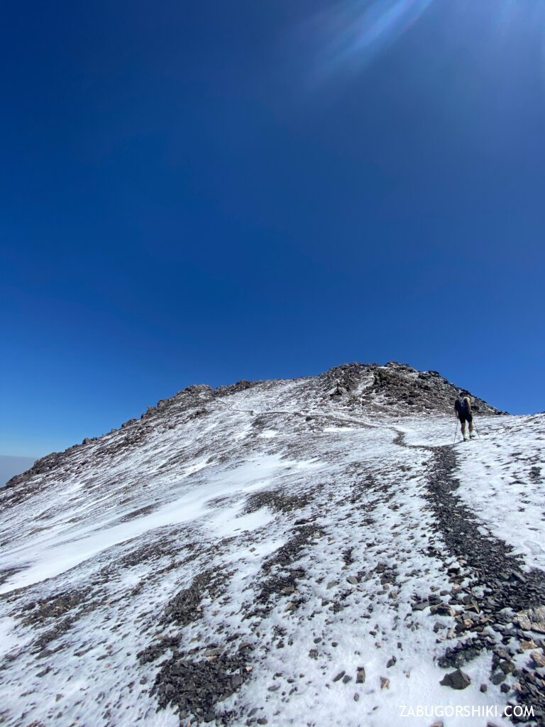 Snowy trail below the summit of Peak Komsomolets