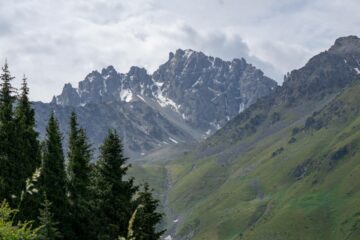Восхождение на Иссык-Баш: треккинг в Иссыке (маршрут в 2-3 дня)