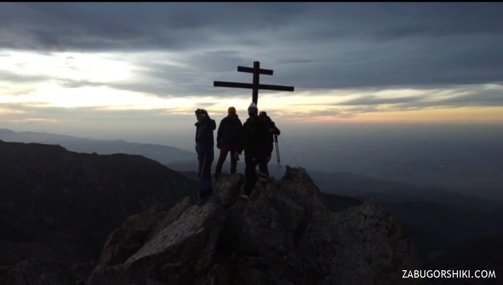 Пик Аксайский (3735 м): восхождение за день, маршрут через Юкон