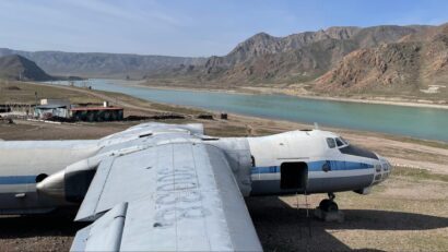 Скалы Тамгалы-Тас: скалолазание и база МЧС у реки Или